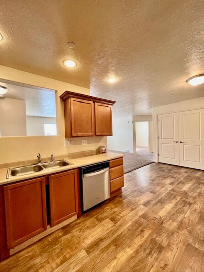 Building Photo - 6941 Village River Ln