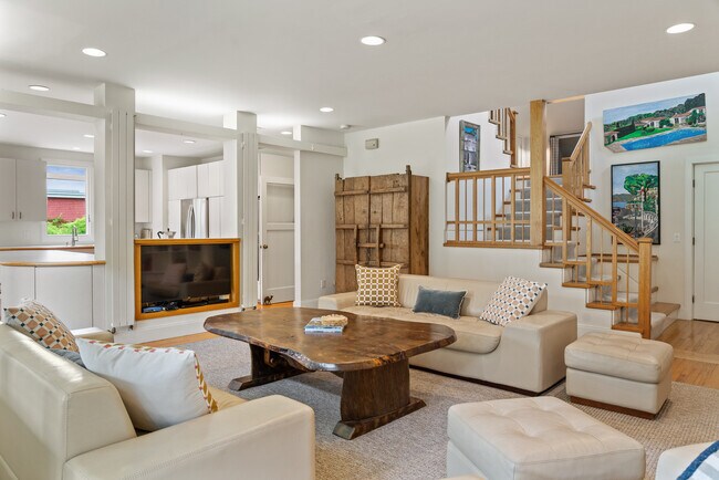 Building Photo - 175 Ruggles Ave