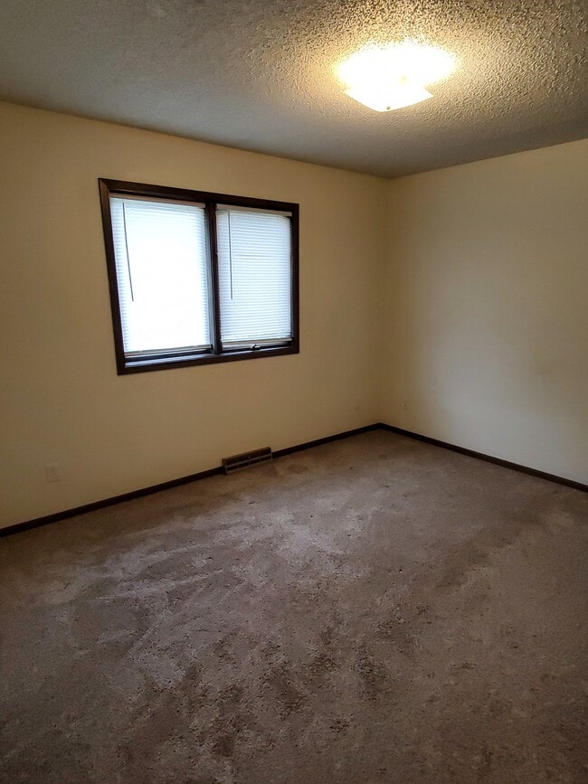 Bedroom - 1100 Oleson Rd