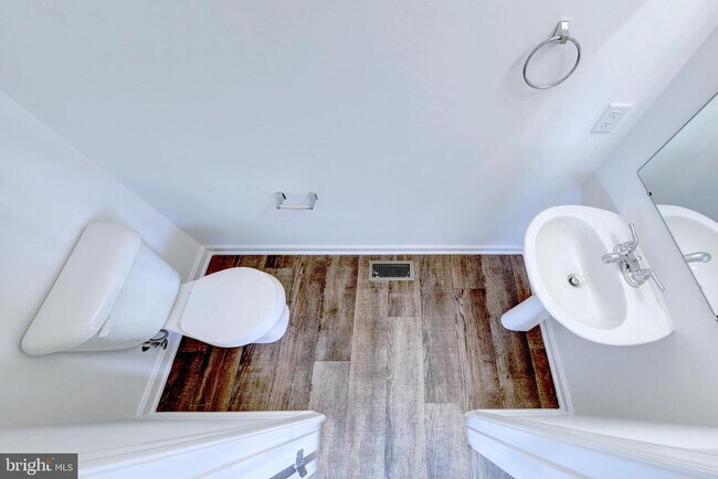 Foto del edificio - 18 Grace Ave