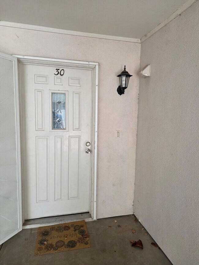 Foto del edificio - Live ON THE COLORADO RIVER – Fully Furnished 1 Bed/1 Bath Condo in the Gated Community of Roadhav...