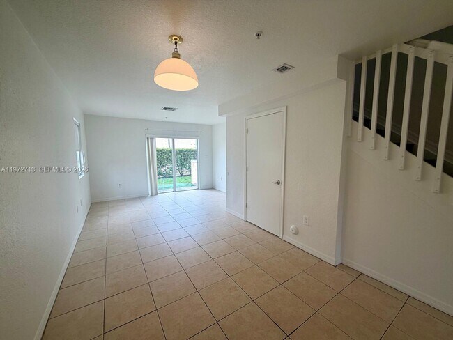 Foto del edificio - 2064 NE 167th St