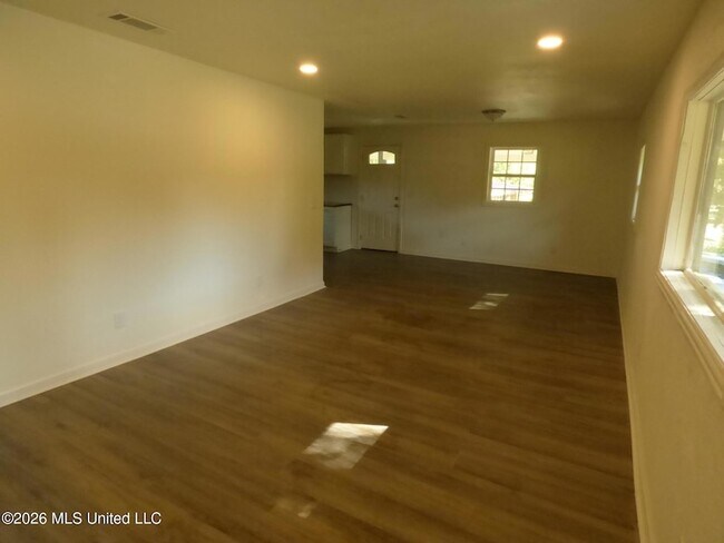 Foto del edificio - 220 N James Ave