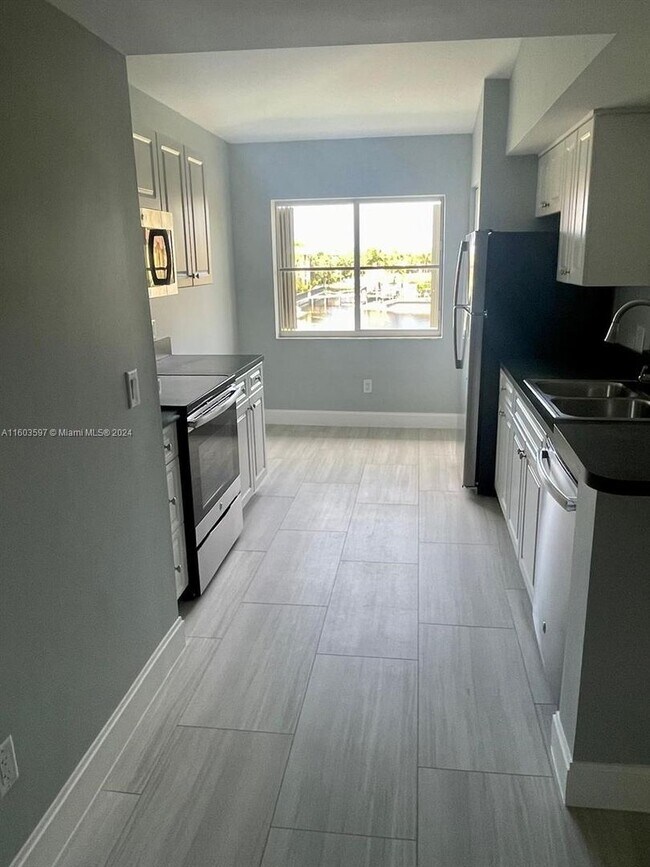 Foto del edificio - 165 NW 96th Terrace 3-308, Pembroke Pines,...