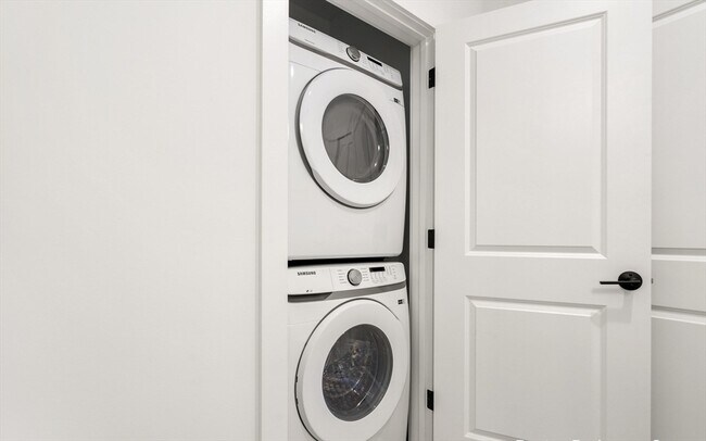 Building Photo - 600 Broadway