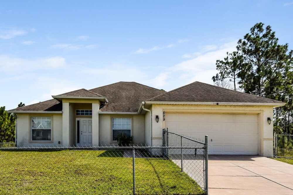 Foto principal - 829 Aprile Ave S