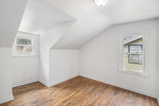 Foto del edificio - 392 E Cambourne St