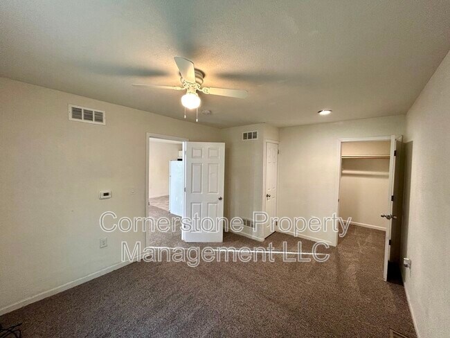 Foto del edificio - 34040 W 84th St
