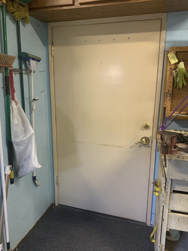 Garage door extra for shared laundry facility - 1914 W Alameda Ave