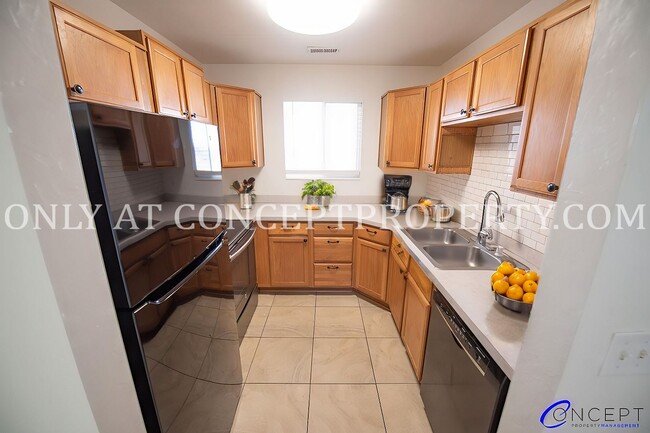 Foto del edificio - Beautiful & Spacious 2B2b Condo in Great N...