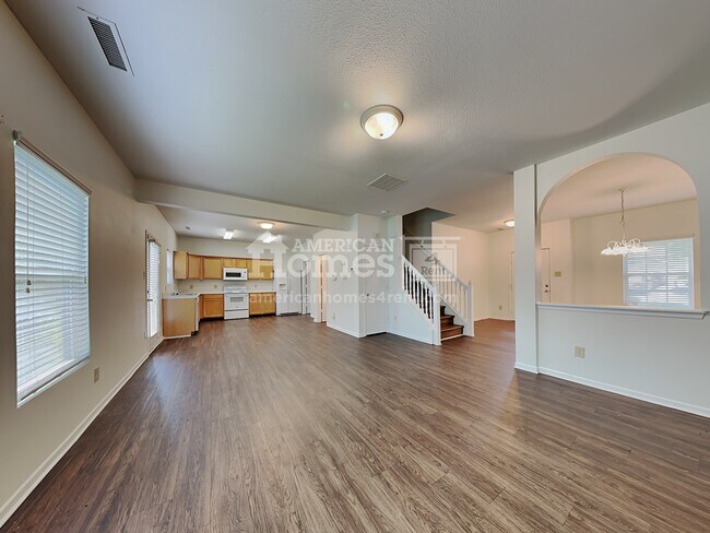 Building Photo - 525 Lakeside Valley Drive