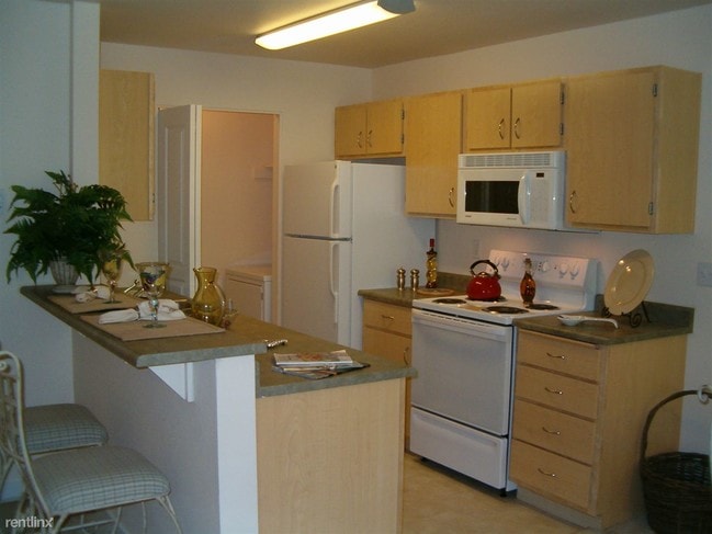 Building Photo - 1380 SW 66th Ave