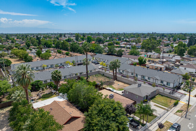 Building Photo - 6th Street Apartments