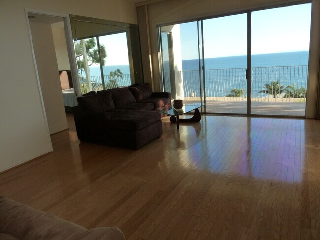 Foto del edificio - 18111 Coastline Dr