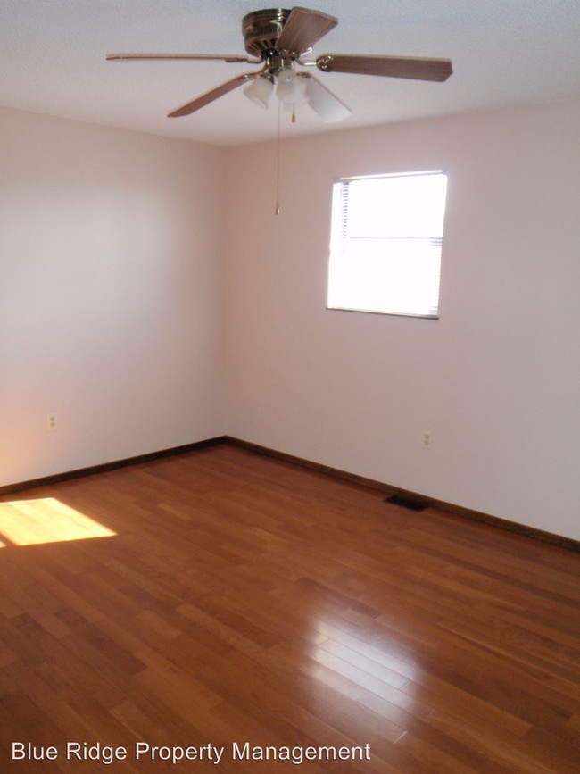 Building Photo - 3 br, 1.5 bath House - 935 Ragle