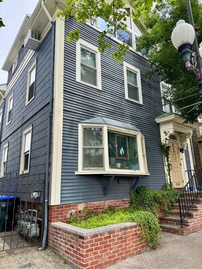 Foto del edificio - 417 Atwells Ave