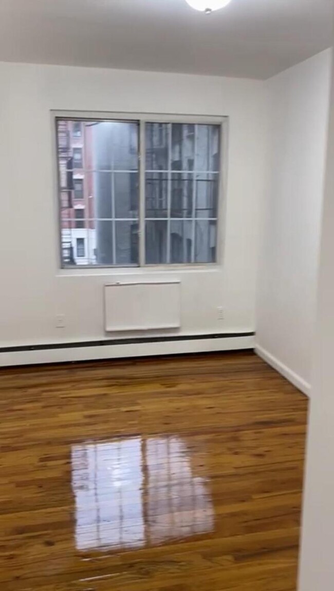 Foto del edificio - 364 E 167th St