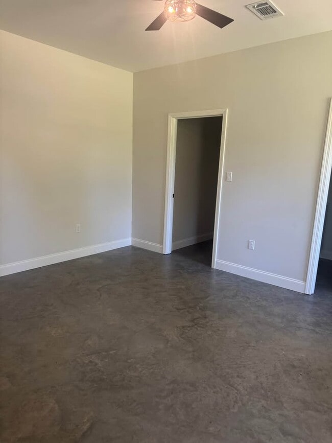 Foto del edificio - 270 N 3rd St