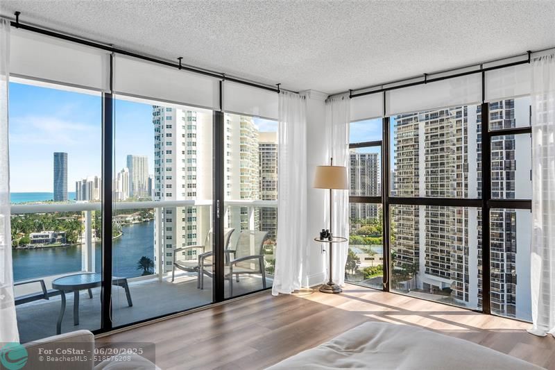 Foto principal - 20515 E Country Club Dr