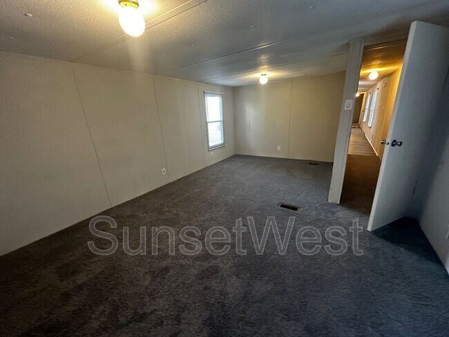 Building Photo - 197 Sunshine Dr