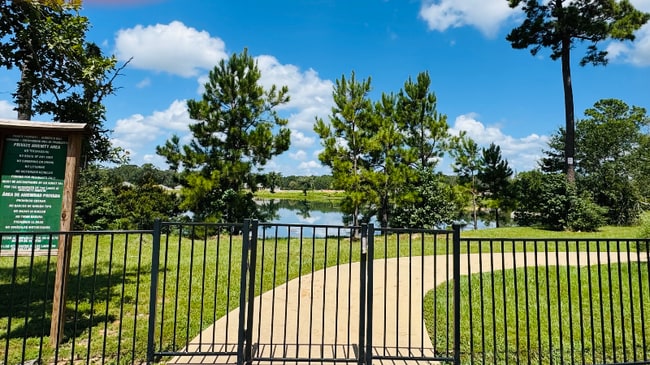 Foto del edificio - 472 Shoreview Dr