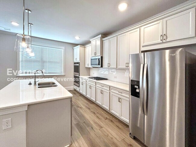 Foto del edificio - 331 Caledonia Ct