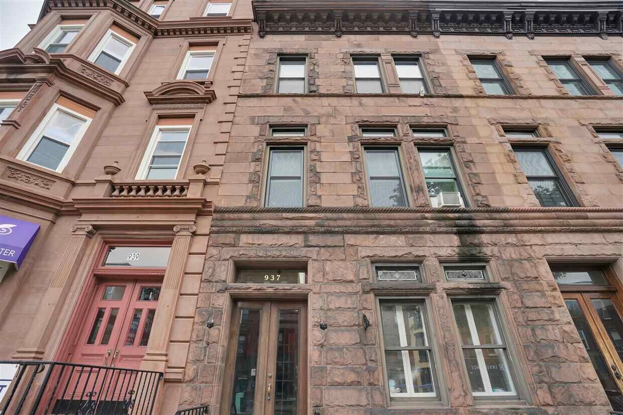 Primary Photo - 937 Washington St