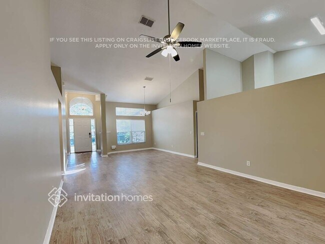 Foto del edificio - 1688 Sweetwater W Cir