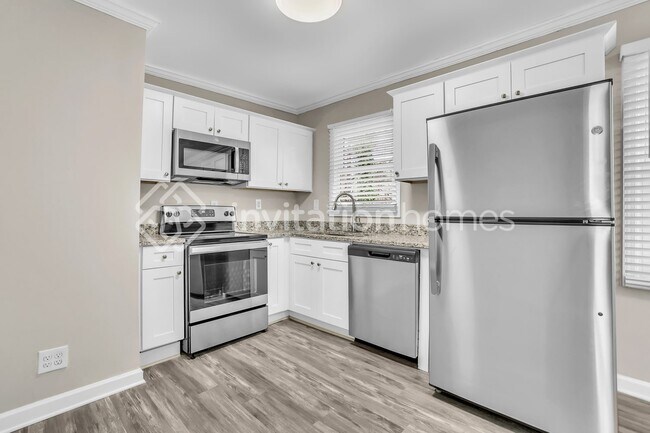 Building Photo - 3054 Cottonwood Dr Se
