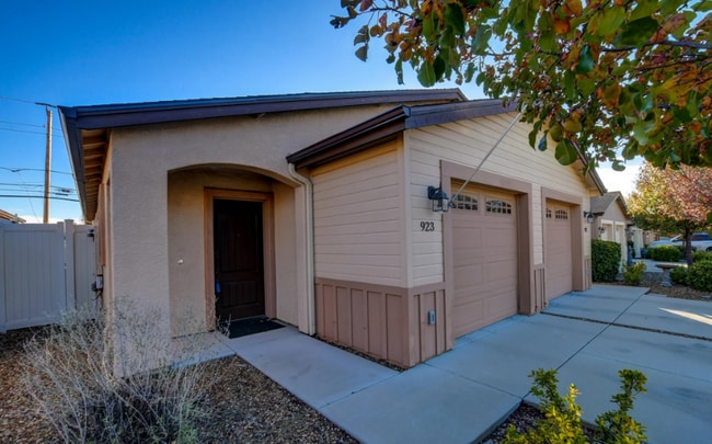 Building Photo - 923 Gail Gardner Way