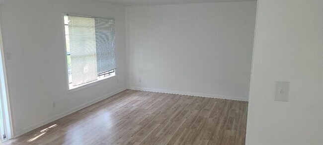 Foto del edificio - 4423 Knotty Oaks Trail