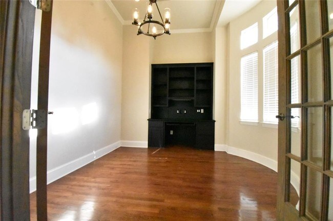 Building Photo - 5637 Gleneagles Dr