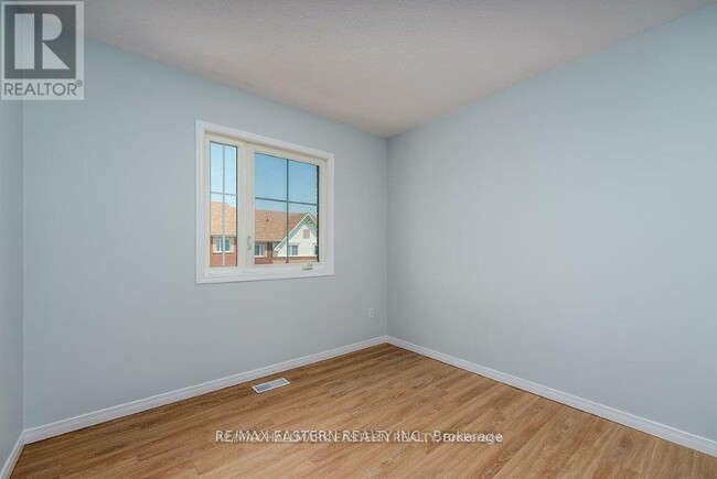 Building Photo - 246-246 Spillsbury Dr