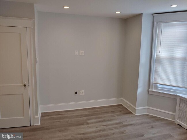 Building Photo - 2059 Snyder Ave