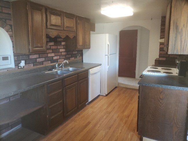 Building Photo - 216 Seymour Ave