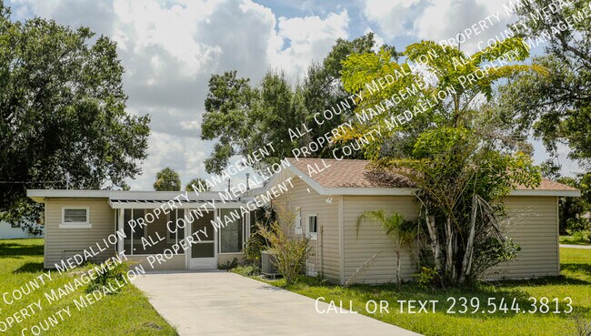 Building Photo - 310 Burland St