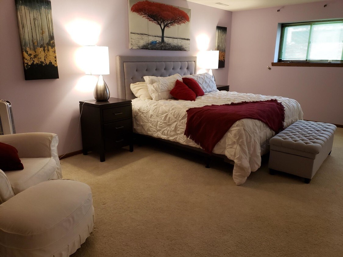 Foto principal - 211 Randolph Dr