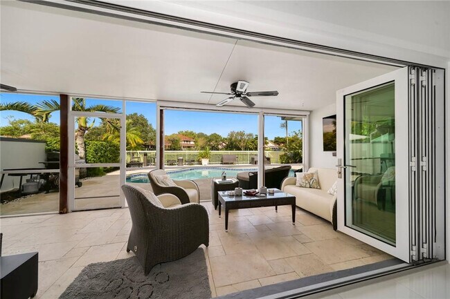 Building Photo - 11839 Highland Pl