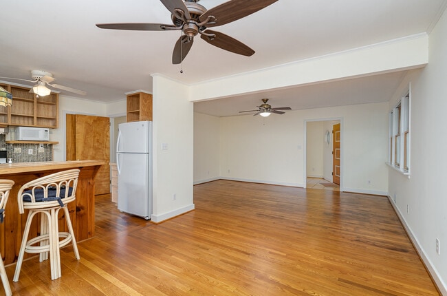 Building Photo - 4344 University Dr