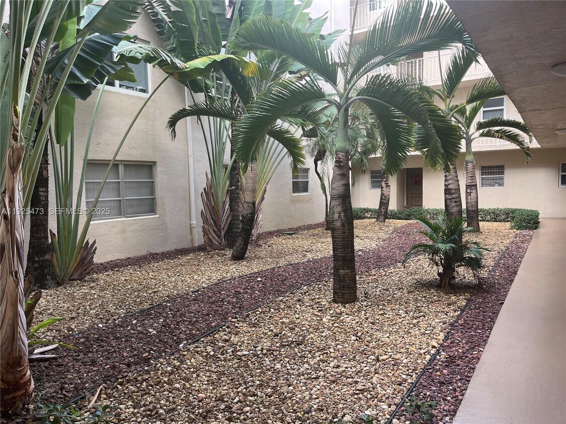 Foto del edificio - 7725 SW 86th St