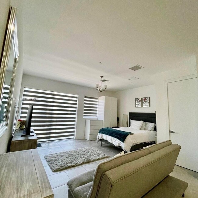 Foto del edificio - 1045 NE 18th Ave