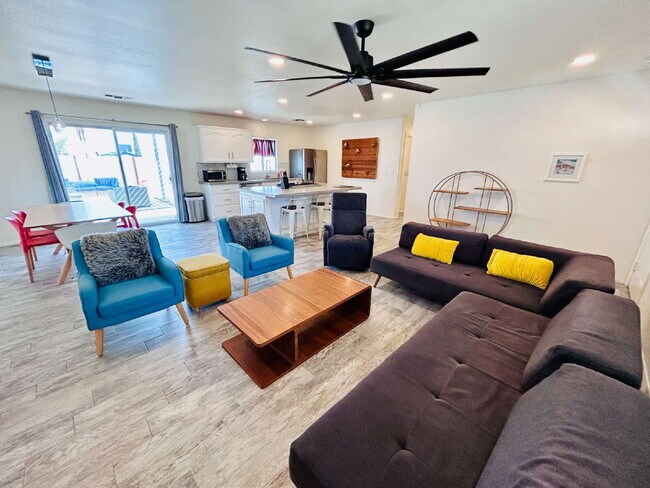 Foto del edificio - Charming 3 Bedroom House with Pool in Friendly Hills, Joshua Tree