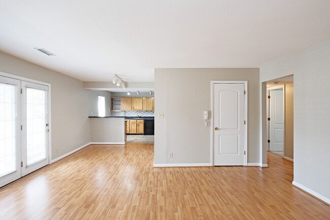 Building Photo - 1223 Villa Ln
