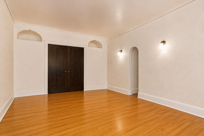 Building Photo - 3041 W George St