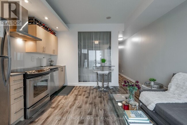 Building Photo - 165 Legion Rd N