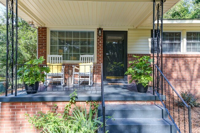 Building Photo - 3BR 2BA Home in Rosewood!