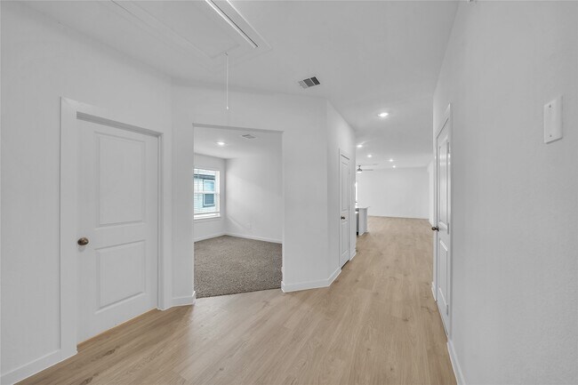 Building Photo - 30715 Wicklow Gdns Dr