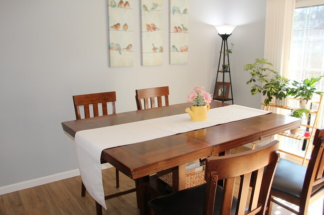 Livingroom - 1664 Saint Albans Ct