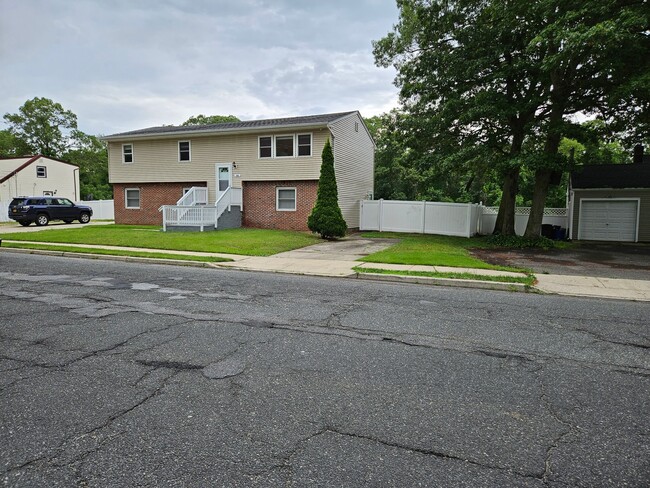Photo - 1455 E Forks Rd (Bay Shore, NY) Apartment