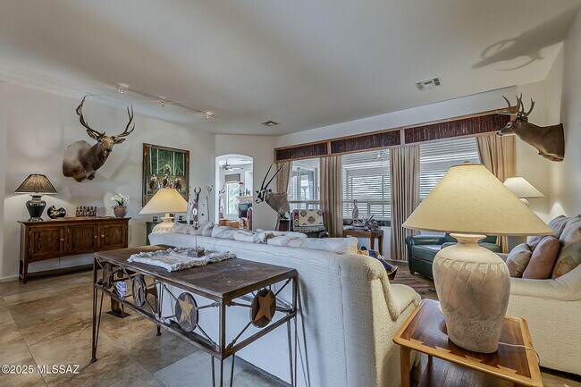 Foto del edificio - 65473 E Rose Ridge Dr